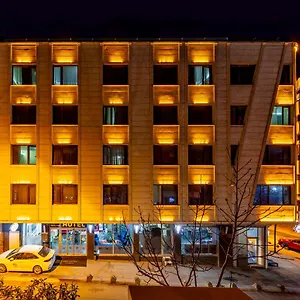 4* Hotel Dem Airport